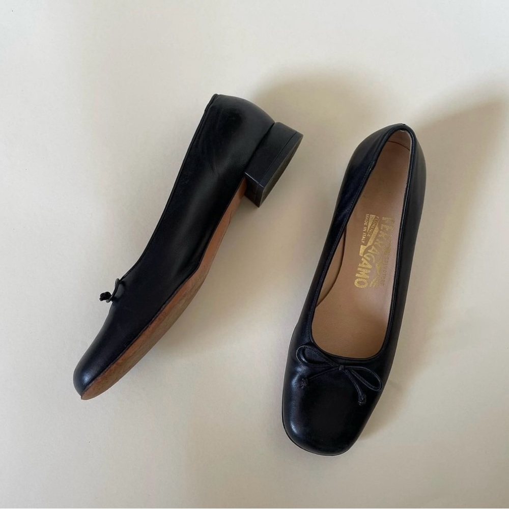 Vintage Ferragamo Flats in AMAZING condition!